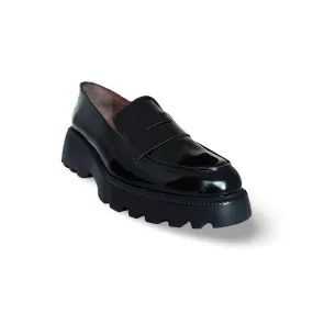 C7202 Black Leather Loafer