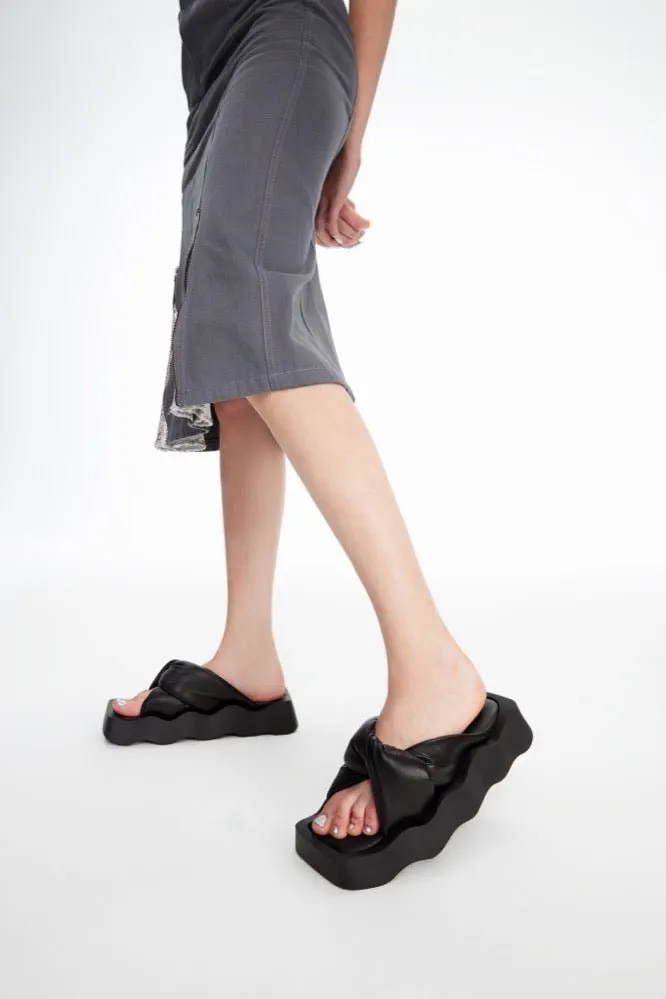 Wavy Sole Padded Knot Slippers in Black
